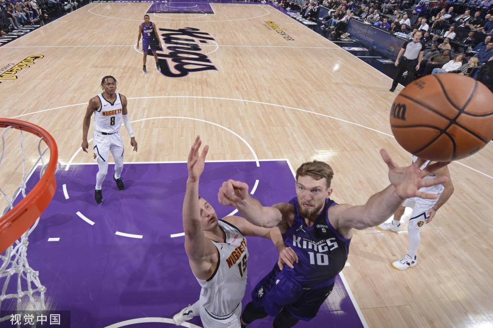 在接受采访 在接受采访